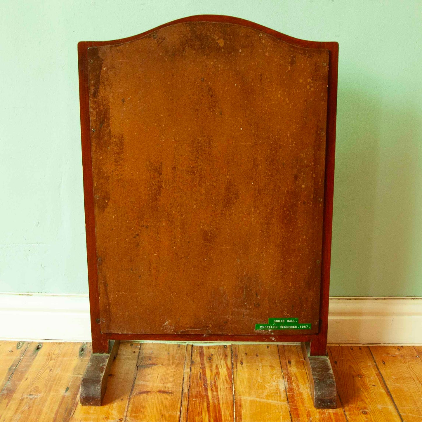 Fire screen with copper