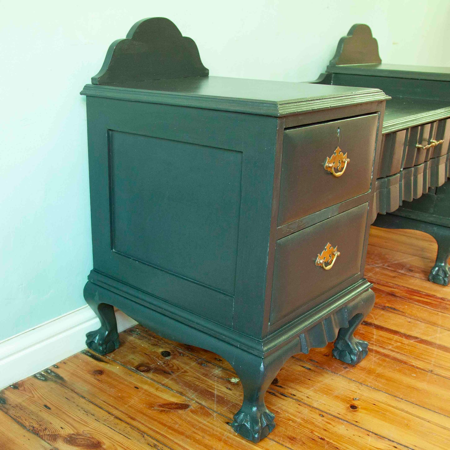 Ball & Claw dresser