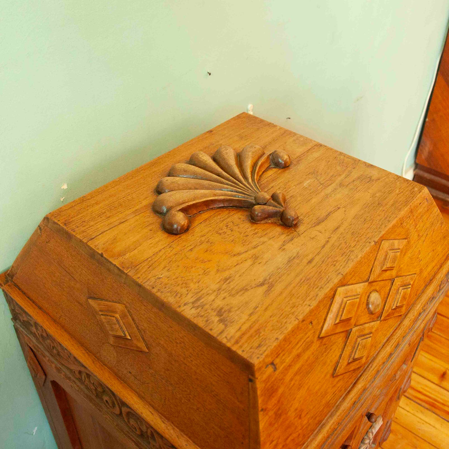 Antique drinks / record player cabinet