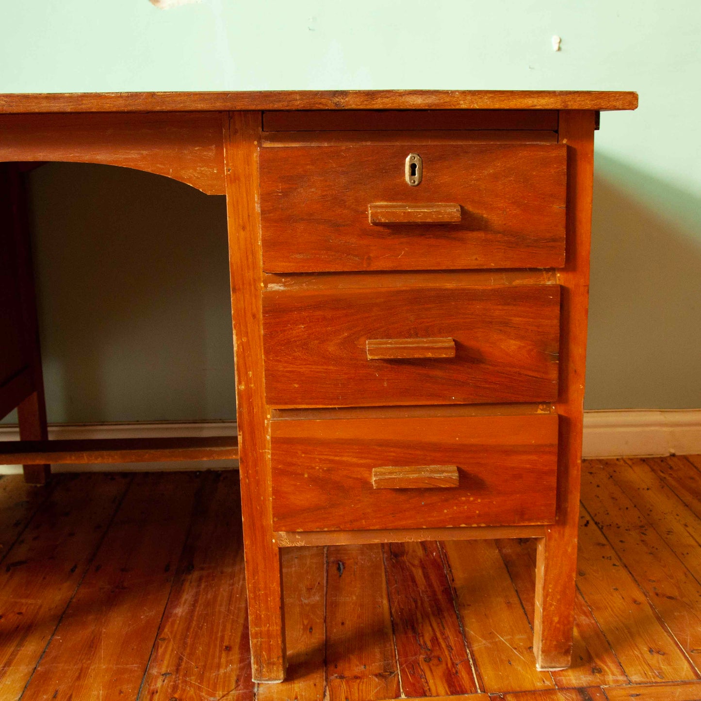 6 Drawer desk