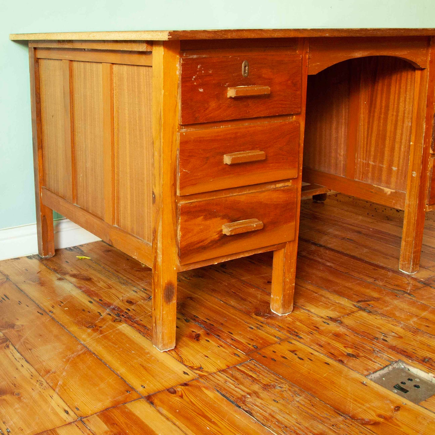 6 Drawer desk