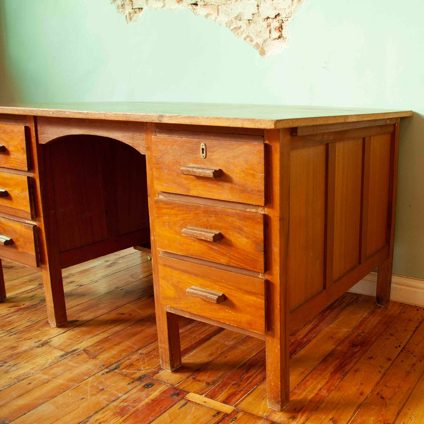 6 Drawer desk